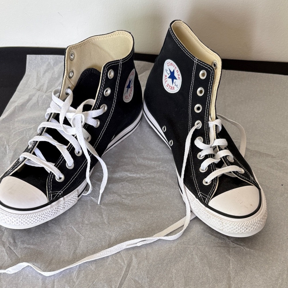 Converse Women or Men Black and White High-Top Sneakers NWOT Men size 10